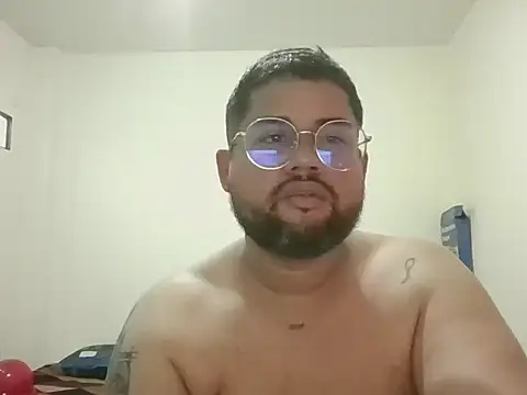 GABRIELGARCIA1313 online show from February 12, 2026, 11:00 pm