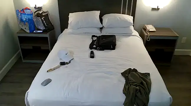 EatMyCake831 online show from January 9, 2025, 7:40 pm