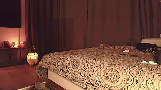 Nina24 online show from April 9, 2026, 7:19 pm