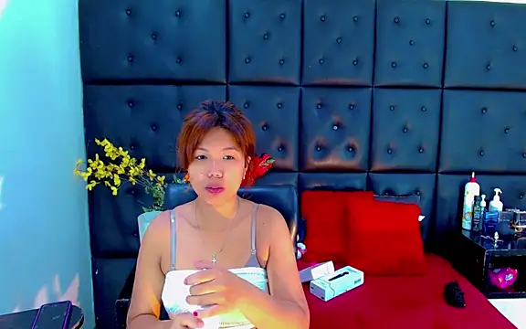 Isalombardi online show from February 12, 2026, 2:28 am