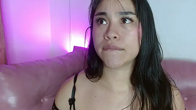 Snapshot of hinataleecs chatting on December 14, 2025, 9:03 am hinataleecs online show from December 14, 2025, 9:03 am