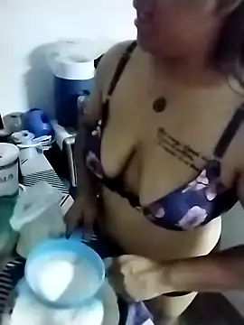 EmpaticBolillo online show from April 13, 2026, 1:00 am