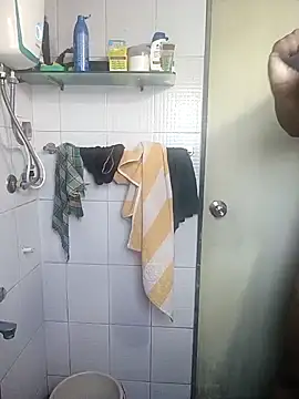 Snapshot of Mmm992170 chatting on February 15, 2025, 5:51 am Mmm992170 online show from February 15, 2025, 5:51 am