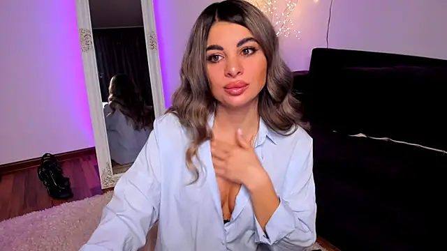 Queenofyouredreams online show from April 17, 2026, 10:35 pm