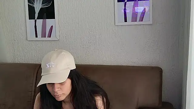 Snapshot of Blue_butterfly chatting on January 19, 2025, 3:42 pm Blue butterfly online show from January 19, 2025, 3:42 pm