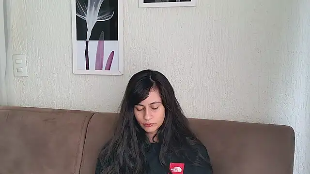 Snapshot of Blue_butterfly chatting on February 2, 2025, 2:24 pm Blue butterfly online show from February 2, 2025, 2:24 pm