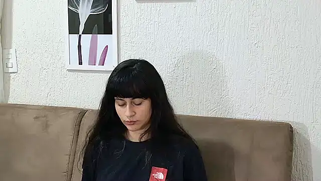 Snapshot of Blue_butterfly chatting on February 3, 2025, 12:47 am Blue butterfly online show from February 3, 2025, 12:47 am