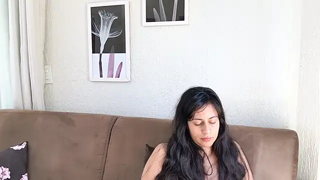 Snapshot of Blue_butterfly chatting on March 11, 2025, 5:13 pm Blue butterfly online show from March 11, 2025, 5:13 pm