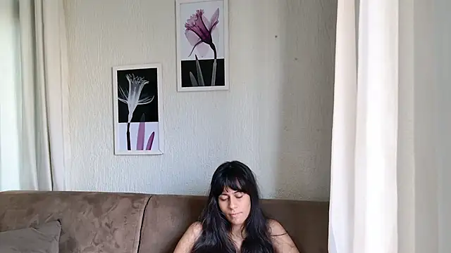 Snapshot of Blue_butterfly chatting on March 17, 2025, 12:25 pm Blue butterfly online show from March 17, 2025, 12:25 pm