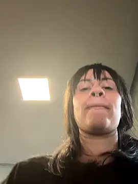 Snapshot of Blue_butterfly chatting on September 15, 2025, 12:27 pm Blue butterfly online show from September 15, 2025, 12:27 pm