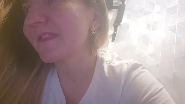 Snapshot of EstrellaWalters chatting on April 26, 2026, 3:21 pm EstrellaWalters online show from April 26, 2026, 3:21 pm