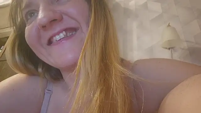 Snapshot of EstrellaWalters chatting on May 19, 2026, 4:57 pm EstrellaWalters online show from May 19, 2026, 4:57 pm