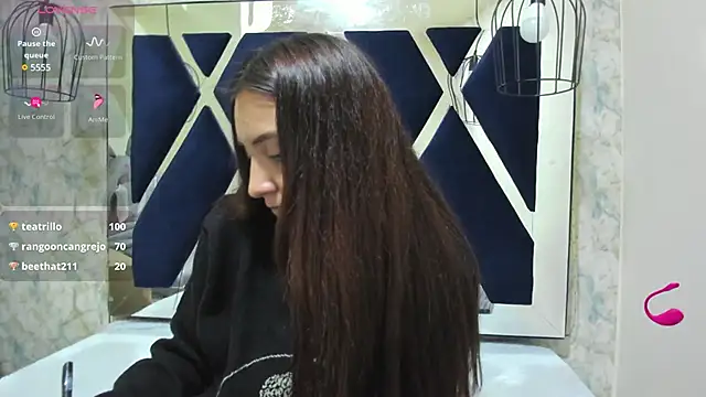  alaia collway  online show from January 13, 2025, 3:36 pm