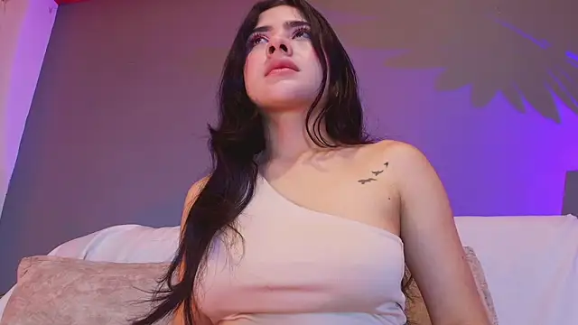 adara johnson   online show from April 17, 2026, 11:46 am