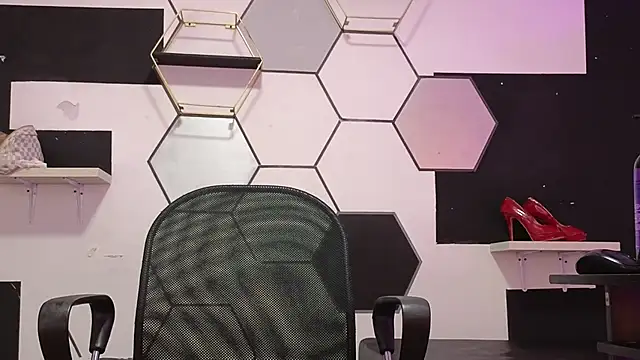 alondrabigtits online show from October 17, 2025, 11:13 am