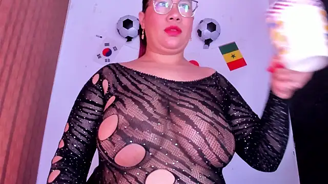 Snapshot of alondrabigtits chatting on July 11, 2026, 12:08 pm alondrabigtits online show from July 11, 2026, 12:08 pm
