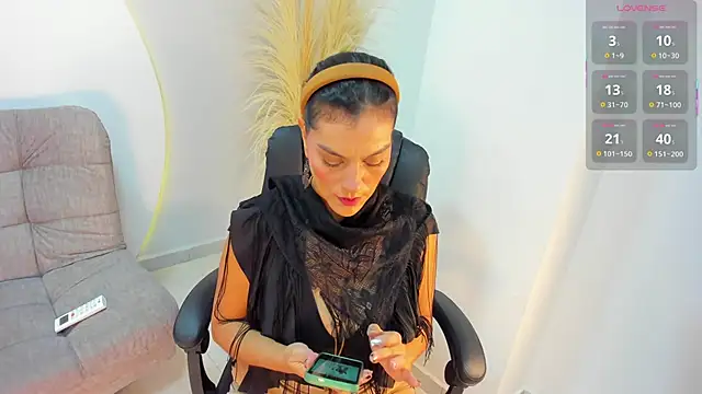 Ada Monroe10 online show from October 22, 2025, 1:33 pm