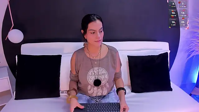 Ada Monroe10 online show from April 30, 2026, 1:39 pm