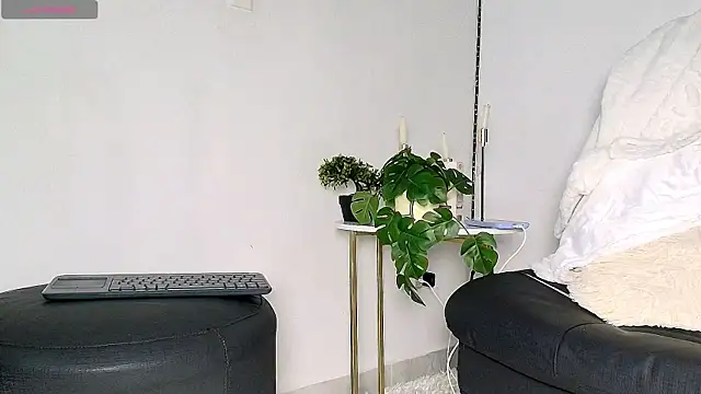 Snapshot of Alba_Olimpo chatting on April 25, 2026, 5:21 pm Alba Olimpo online show from April 25, 2026, 5:21 pm