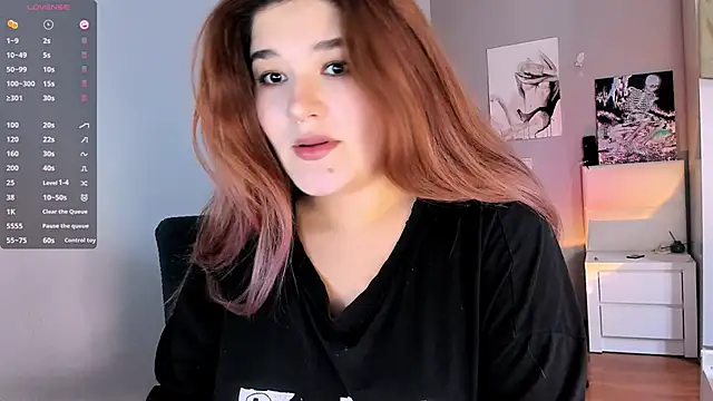 Snapshot of July_Slowdive chatting on December 3, 2024, 12:06 pm July Slowdive online show from December 3, 2024, 12:06 pm