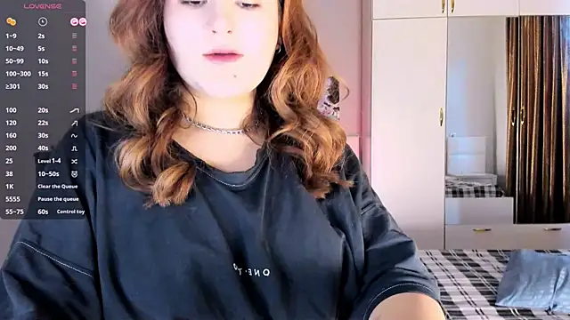 Snapshot of July_Slowdive chatting on January 27, 2025, 12:48 pm July Slowdive online show from January 27, 2025, 12:48 pm