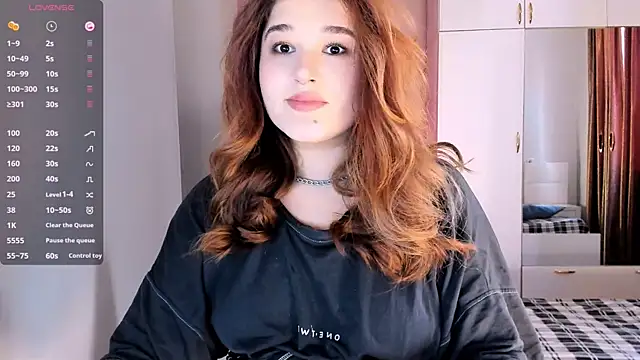 Snapshot of July_Slowdive chatting on January 29, 2025, 11:20 am July Slowdive online show from January 29, 2025, 11:20 am