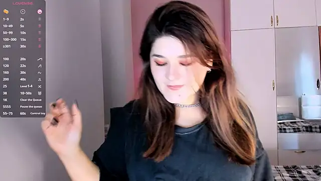 Snapshot of July_Slowdive chatting on February 10, 2025, 6:42 am July Slowdive online show from February 10, 2025, 6:42 am