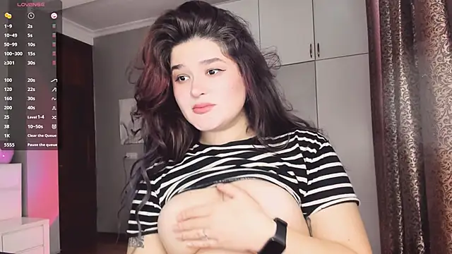 Snapshot of July_Slowdive chatting on October 29, 2025, 6:26 am July Slowdive online show from October 29, 2025, 6:26 am