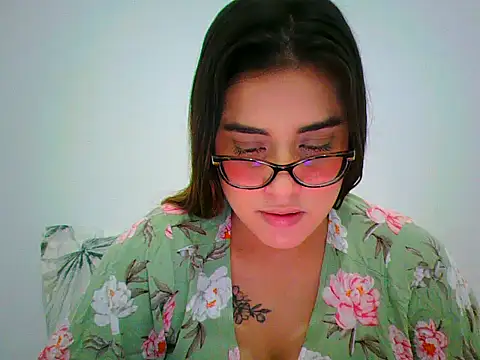 Snapshot of maliamiller chatting on April 18, 2026, 9:13 am maliamiller online show from April 18, 2026, 9:13 am