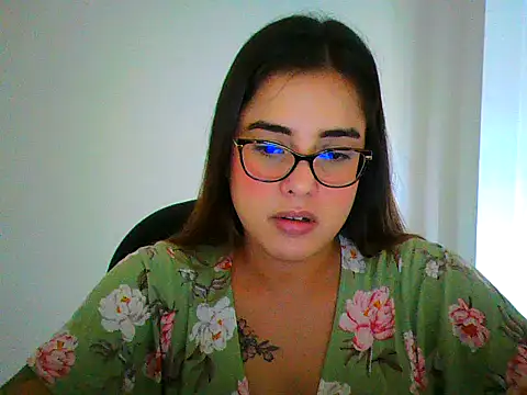 Snapshot of maliamiller chatting on April 22, 2026, 11:12 am maliamiller online show from April 22, 2026, 11:12 am