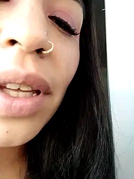 Aisha 09 online show from May 6, 2026, 1:38 pm