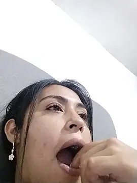 Aisha 09 online show from May 14, 2026, 4:36 pm