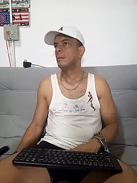 latinmartin73 online show from February 13, 2025, 11:37 pm