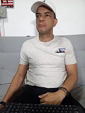 latinmartin73 online show from February 22, 2025, 4:29 am