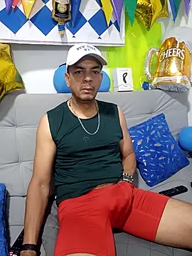 latinmartin73 online show from October 4, 2025, 2:20 am