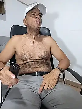 latinmartin73 online show from June 4, 2026, 12:38 am