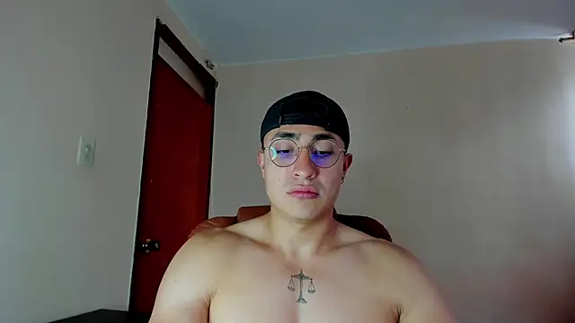 Leoknight online show from February 9, 2025, 8:02 pm