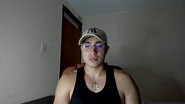 Leoknight online show from March 5, 2025, 10:54 pm