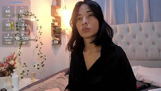 savagequeenbee7 online show from December 5, 2024, 1:28 pm