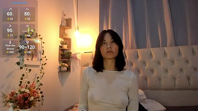 savagequeenbee7 online show from December 6, 2024, 5:44 pm