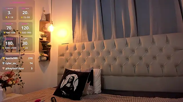 savagequeenbee7 online show from December 12, 2024, 12:22 pm