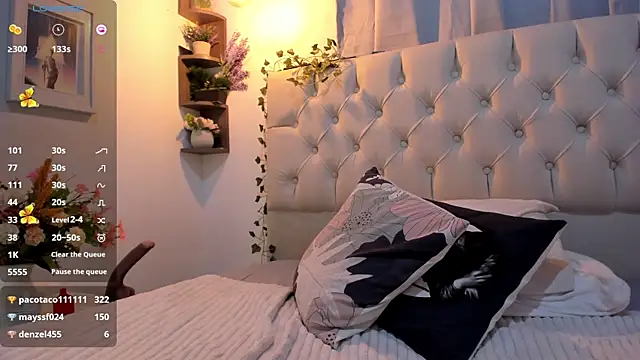 savagequeenbee7 online show from December 24, 2024, 7:39 am