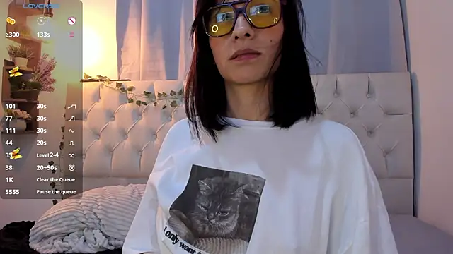 savagequeenbee7 online show from January 7, 2025, 12:55 am