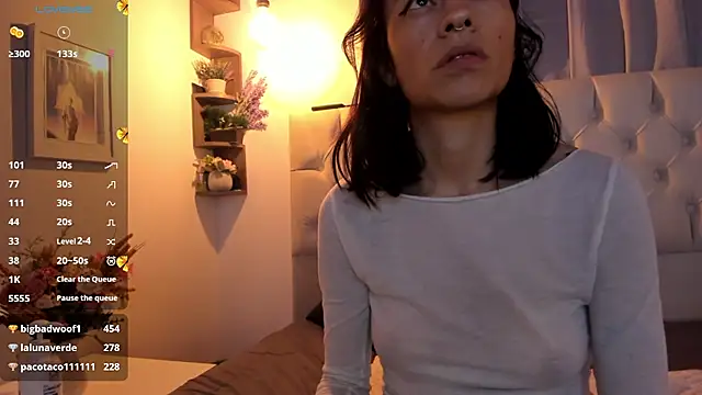 savagequeenbee7 online show from January 14, 2025, 1:38 pm