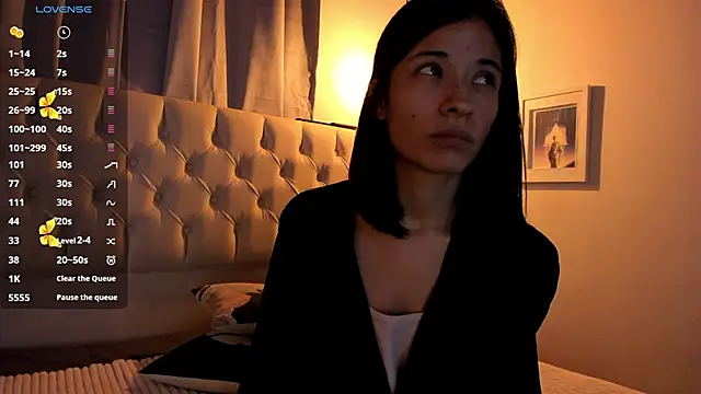 savagequeenbee7 online show from January 17, 2025, 1:03 pm