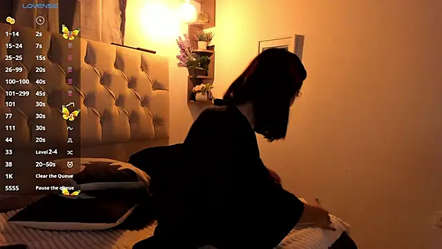 savagequeenbee7 online show from January 17, 2025, 4:04 pm