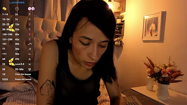 savagequeenbee7 online show from January 18, 2025, 4:10 pm