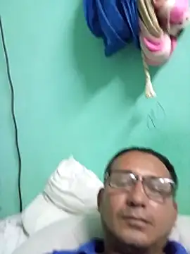 Andresguz35 online show from February 27, 2026, 4:56 am