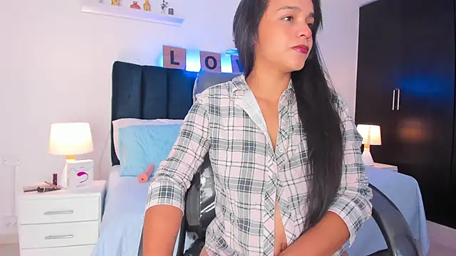 Mia brunette26 online show from January 17, 2025, 3:12 am