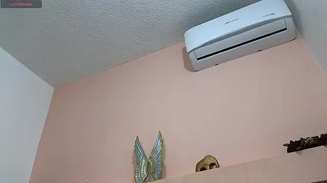 JESSYCORTES online show from January 30, 2025, 1:53 pm